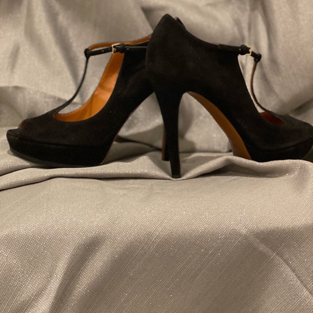 Gucci Black Suede Betty T-Strap Pumps (Size 37 1/2) - Picture 3 of 5